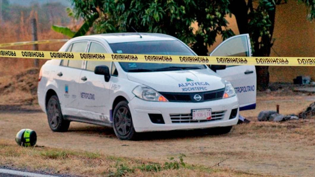 Matan a taxista y secuestran a pareja en Puente de Ixtla