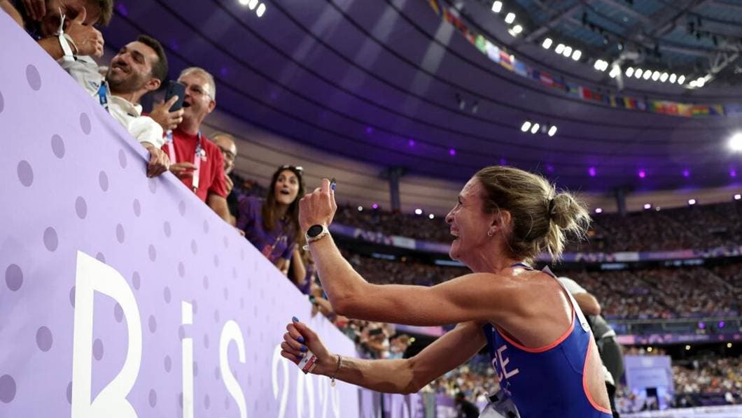 Atleta de francia le pide matrimonio a su novio luego de terminar prueba de 3,000 metros: “Era el escenario perfecto”