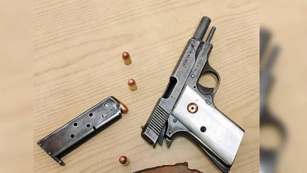 Cae adolescente con pistola