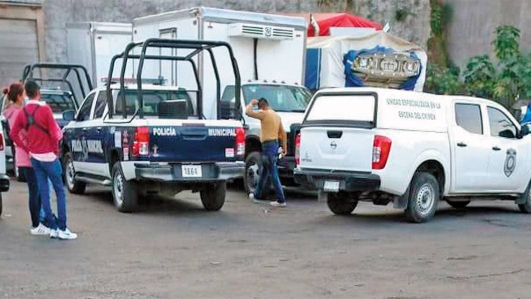 Encuentran a cargador sin vida en estacionamiento del ALM