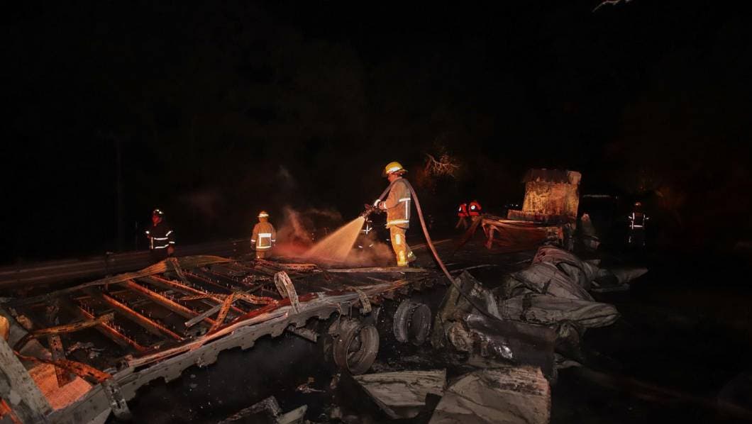 incendio, México-Cuernavaca, tractocamión, cierre, carretera federal