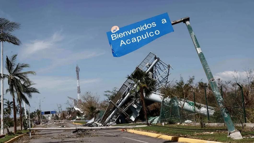 Migrantes ofrecen ayuda en la reconstrucción de Acapulco después de huracán Otis