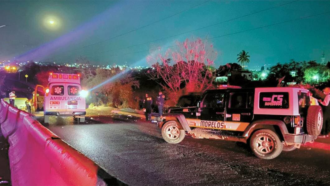 Vuelca mujer y muere en Temixco