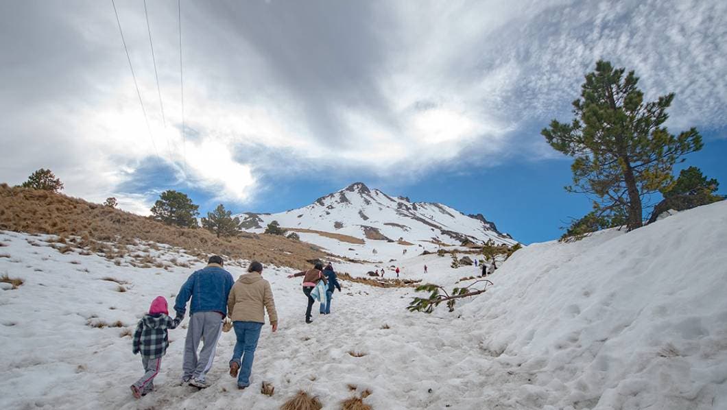 Debido al clima extremo cierran ingreso al Nevado de Toluca