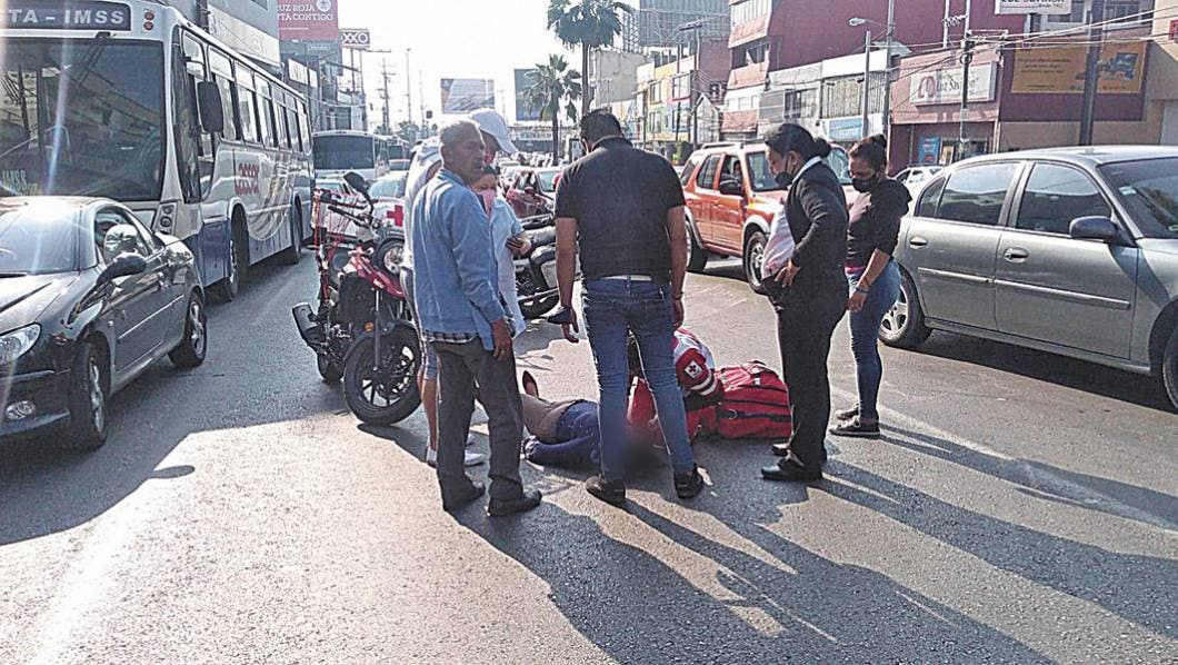 Morelos: Arrolla motociclista a mujer en Cuernavaca