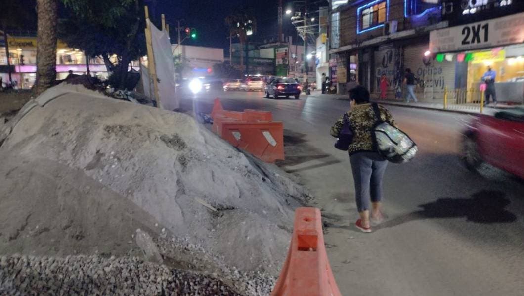 Hay riesgo y caos vial por obra inconclusa en Cuernavaca