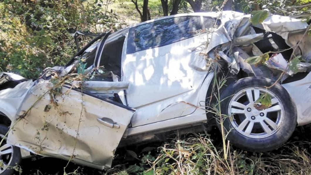 Pierde una pierna tras irse a barranca en Ayala
