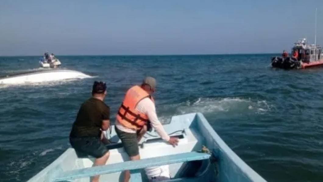 VIDEO: Se hunde Yate en Veracruz con 10 personas a bordo 