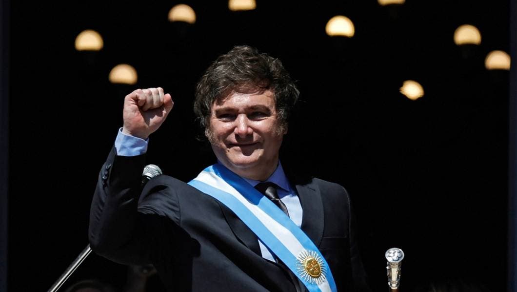 Javier Milei aumenta su salario, luego despide a su secretario de Trabajo para "arreglar" el problema 