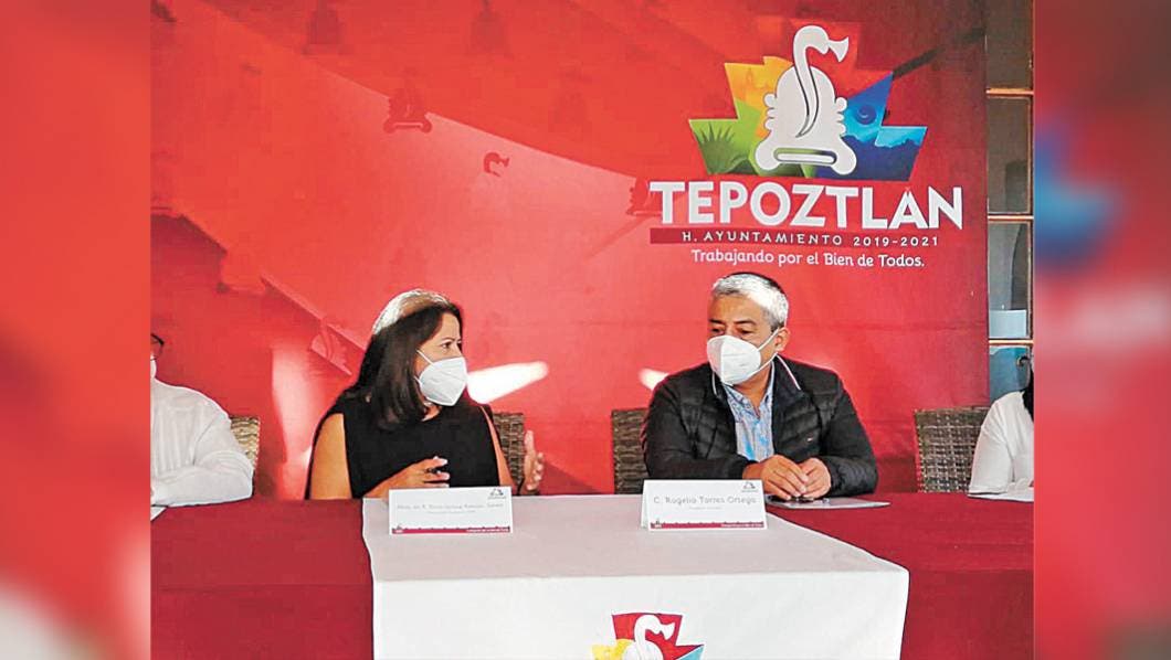 Acuerdan. Rogelio Torres Ortega y Dora Ivonne Rosales firmaron la carta compromiso reconocimiento para la rendición de cuentas 2020.