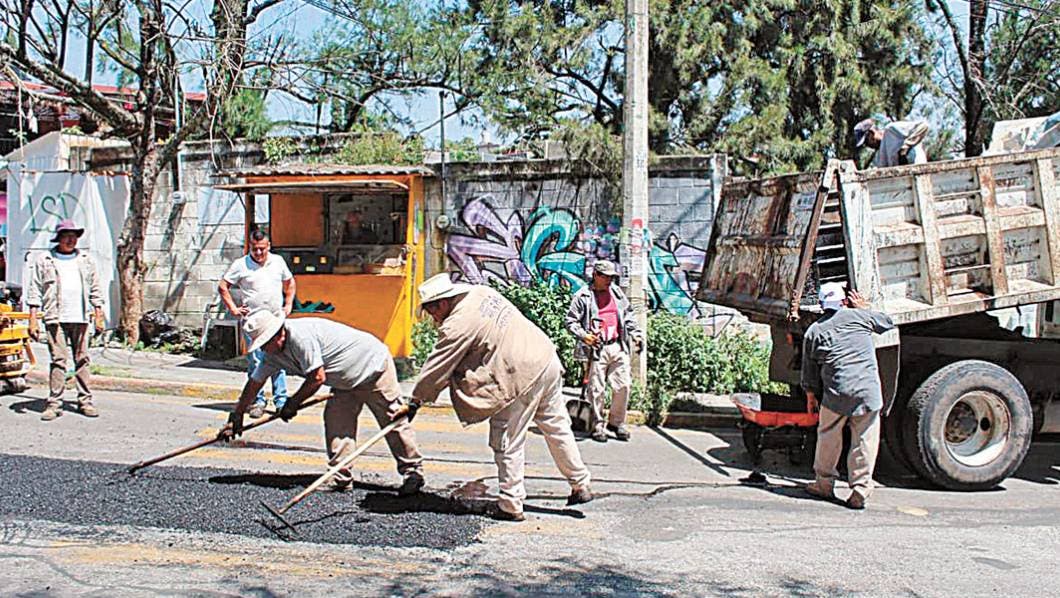 Reparan baches en diversos puntos de Cuernavaca