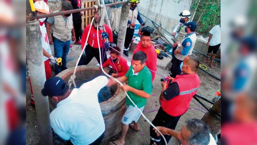 Familiares rescatan cuerpo sin vida de joven de pozo en Puente de Ixtla