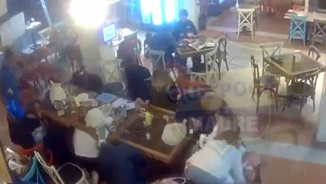 VIDEO: Asaltan sujetos armados el restaurante en Gustavo A. Madero