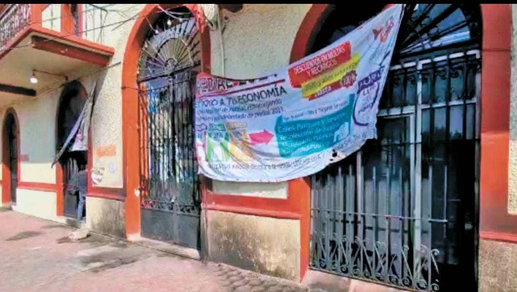 Queman entrada de la presidencia de Huitzilac