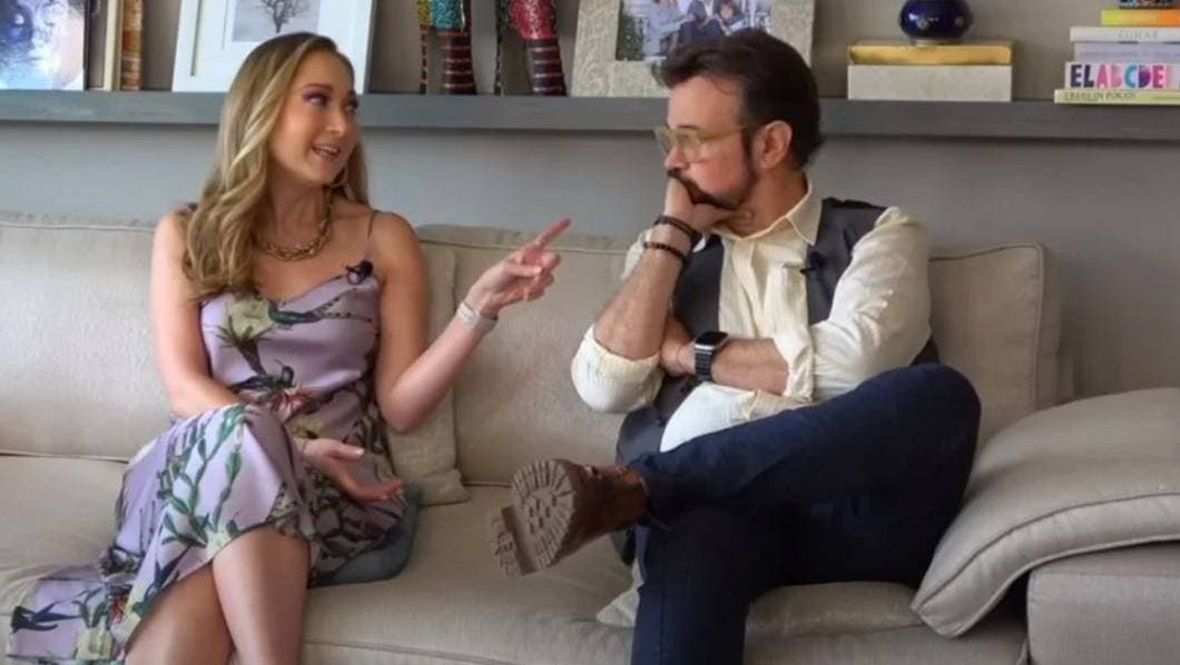 (Video) Aleks Syntek es criticado por cometer “Grooming” a su esposa Karen Coronado