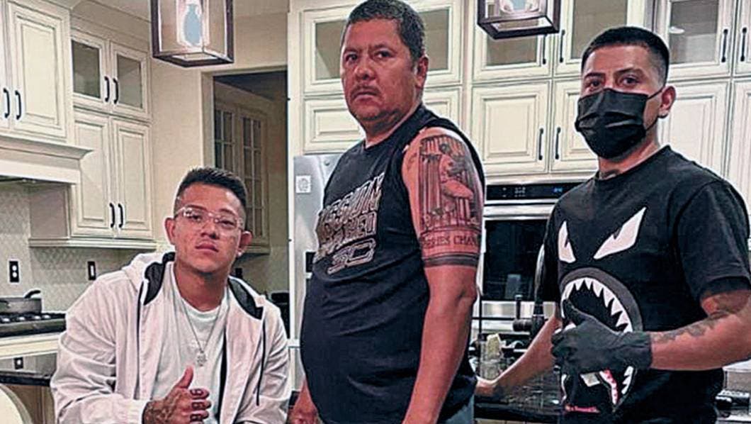 Se tatúa padre a hijo