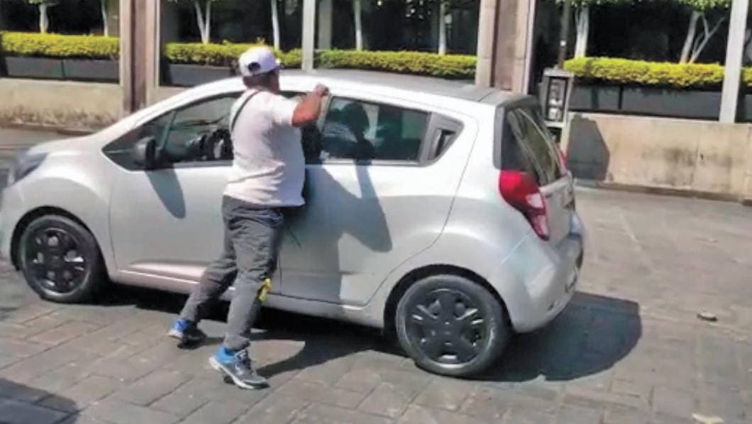 Agrede taxista a un conductor en el Centro de Cuernavaca