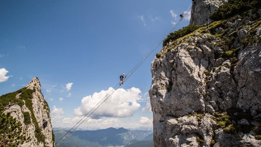 Trágico incidente en montes Dachstein: Turista muere al caer 90 metro