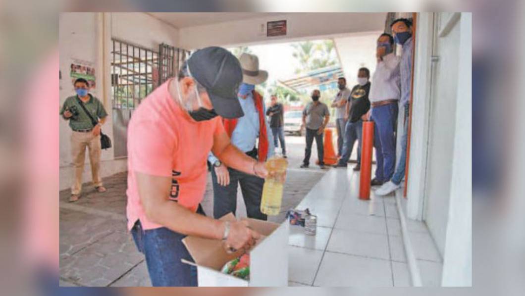 Recibe alcalde de Cuernavaca paquetes alimenticios para repartir a vulnerables