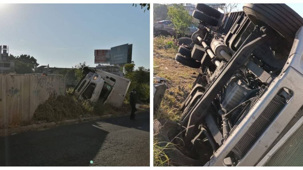 ACCIDENTE - Vuelca un camión cargado con cigarros en salida de Paso Express Cuernavaca