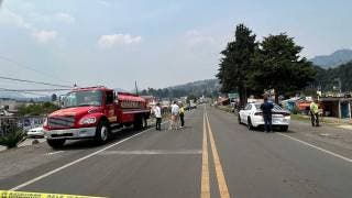 Mueren dos motociclistas al ser atropellados por pipa de Bomberos en Huitzilac