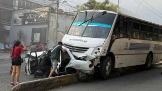 Ruta Interescolar sin frenos provoca choque múltiple y deja 19 lesionados en Cuernavaca