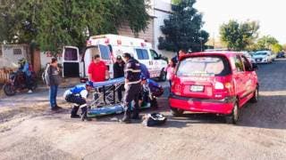Motociclista resulta lesionada tras derrapar en Tequesquitengo