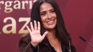 Salma Hayek reconoce a Claudia Sheinbaum por nuevos incentiv...