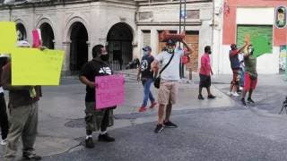 Comerciantes toman las calles de Cuernavaca; piden que los d...