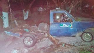 Explota una camioneta cargada con pirotecnia en Tlaltizapán