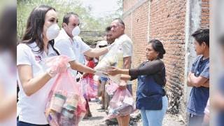Entregan Cuauhtémoc Blanco y Natalia Rezende 18 t de comesti...
