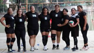 Deportivo Aurora dicta cátedra en el Flores Magón; vence a Guerreras en el voleibol "La Chula"
