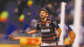 Flamengo golea al Vélez y pone pie en la 2