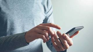 Cuidado con las llamadas falsas: la Inteligencia Artificial ahora puede clonar voces