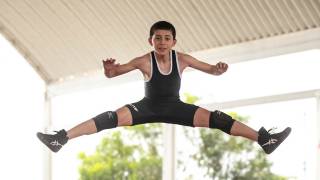 Gana medalla de bronce en lucha olímpica, ¡Chico superpoderoso!
