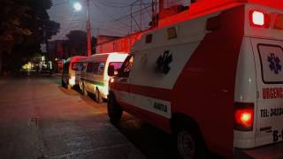 Hombre colapsa dentro de una ruta y moviliza a cuerpos de emergencia