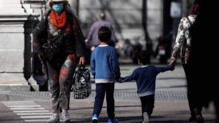 Los niños también se infectan de COVID-19, aunque su sistema...