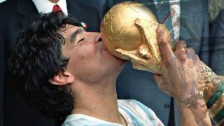 Subastarán el Balón de Oro de Maradona de 1986