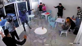 VIDEO | Asaltan negocio en Civac; despojan a clientes de sus pertenencias