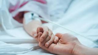 Golpea padrastro a niño de 6 años y lo deja en coma