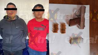 Aseguran a dos sujetos armados con motocicleta robada en Cuautla