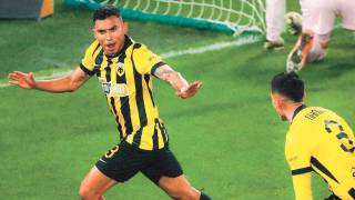 El "Maguito" hace de las suyas: Orbelín Pineda lidera el 3-0 del AEK Atenas