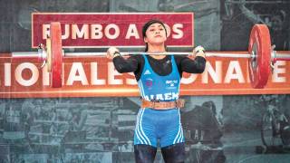 De Tepoztlán para el podio: María Fernanda Alvarado va por la gloria en halterofilia