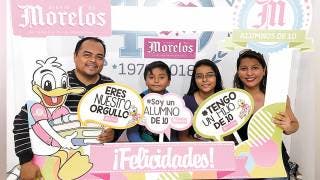 Traigan a toda la familia a posar  en cuadro de honor