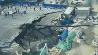 VIDEO | Socavón en intersección de Shanghái moviliza a...