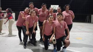 Derrotan Tóxicos a Perras Tramposas, ¡Pasan la red y a la final!