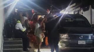 Hombre en silla de ruedas es impactado por un auto en San Pedro Apatlaco