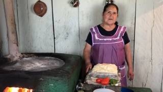 Doña Ángela, cocinera tradicional, una d 2