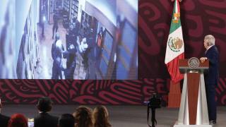 VIDEO: AMLO expone video del asalto a Embajada de Méxic...