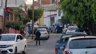 Asesinan a balazos a un hombre dentro de una camioneta en la colonia Antonio Barona
